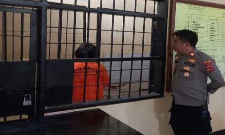 Anak Perempuan Pukul Ibu Kandungnya Sampai Giginya Copot