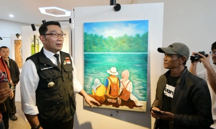 Lukisan Kang Emil, Istri dan Adiknya Eril di Tepi Sungai Aare Terpajang di Gedung Sumedang Creative Center