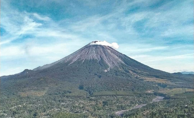 Gunung Semeru dan Keindahannya yang Tersembunyi Dibawa Para Dewa