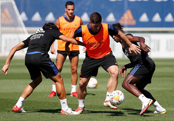 Juventus Siap Tampung Jovic di Allianz Stadium