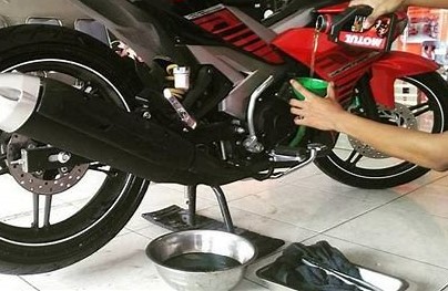 Mungkin Ini Penyebab Oli Baru Ganti Tapi Sudah Berwarna Hitam