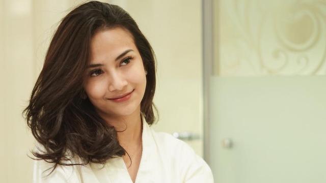 Vanessa Angel dari Pemain Sinetron Kini Sibuk Temani Suami Berdagang