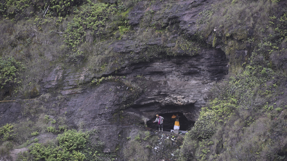 Goa Widodaren Dan Air Suci 