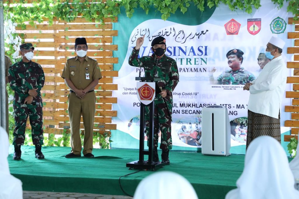 Panglima TNI Ingatkan Para Santri Tetap Disiplin Patuhi Prokes