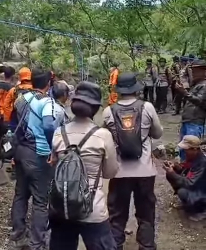 Pendaki Usia 14 Tahun Hilang di Gunung Guntur