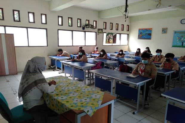 Selama PTM Kemendikbudristek Mencatat 1296 Sekolah Jadi Klaster Covid-19