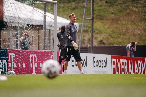 Arsenal Siap Jual Leno di Januari