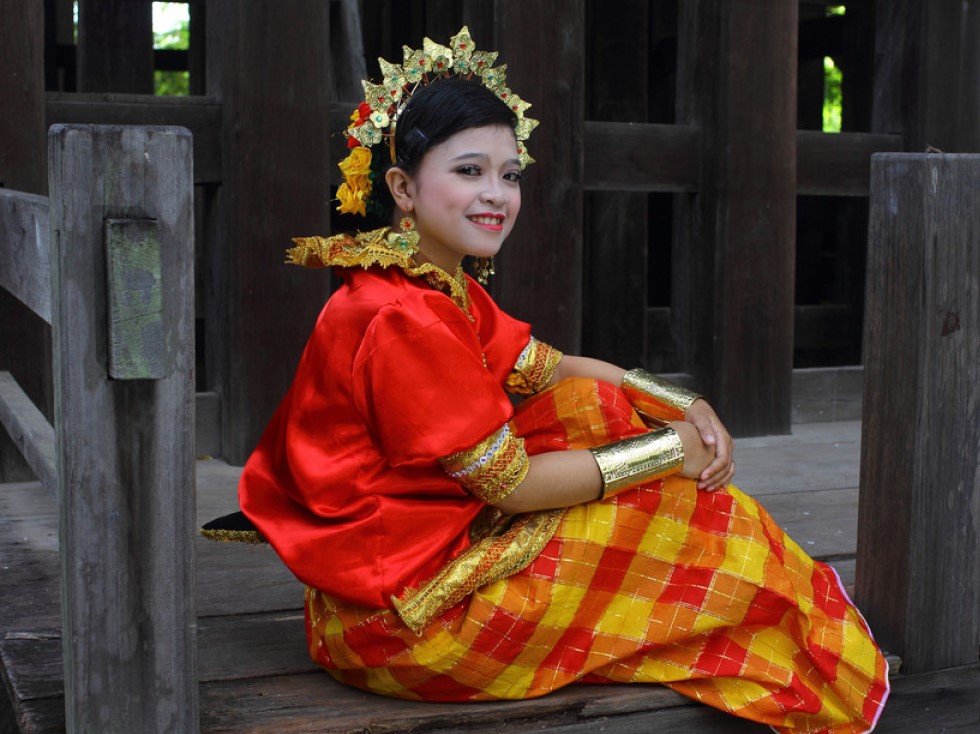 Antara Baju Bodo dan Aura Wanita Suku Bugis