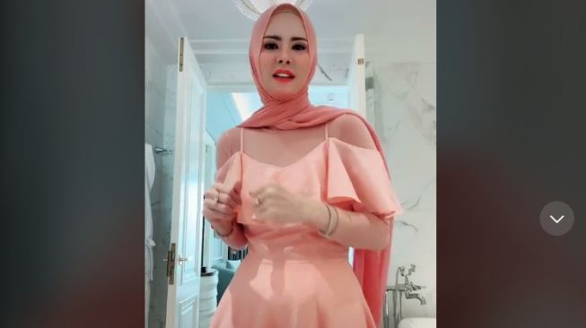 Joget Tik Tok Angel Lelga Panen Cibiran, Dianggap Umbar Aurat, Ternyata Hanya Tipuan