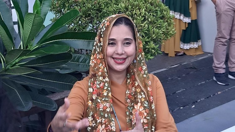 Ayu Azhari Sibuk Bisnis Batik dan Kopi, Juga Bantu Masyarakat di Masa Covid-19