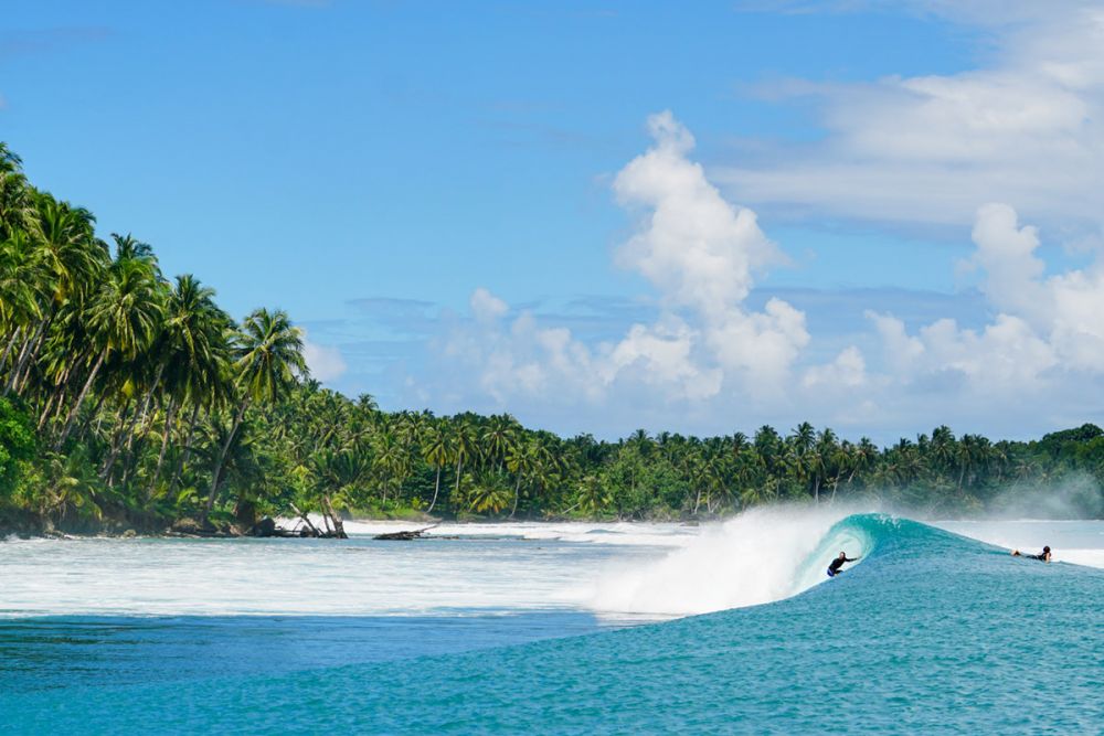 Berselancar dan Berlibur di Kepulauan Mentawai  Nan Eksotis
