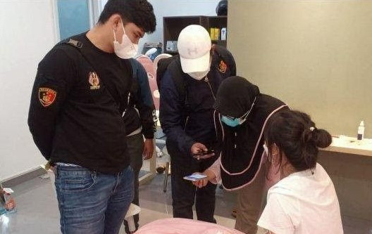 Berani Bugil di Medsos, Saat Ditangkap Polisi Kok Malu