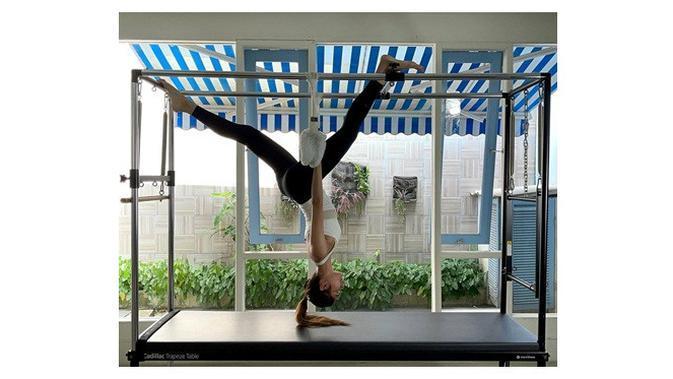 Sejak Pandemi Covid-19, Mikha Tambayong Suka Olahraga Pilates di Rumah
