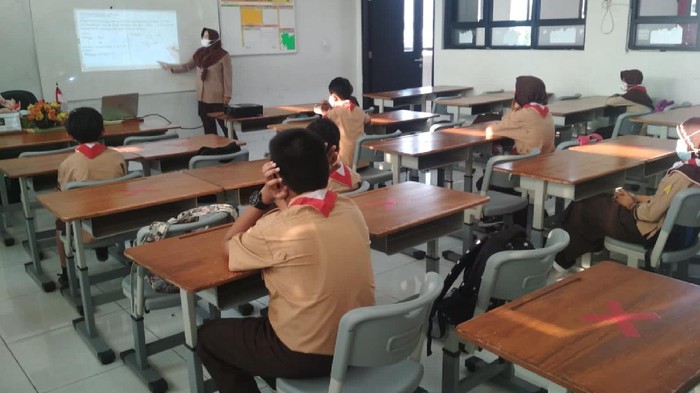 Mendikbudristek Klarifikasi soal 2,8% Sekolah Jadi Klaster Covid-19