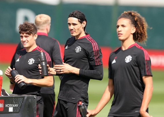 Cavani Tertarik Gabung Barcelona?