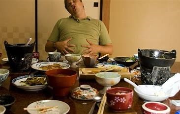 4 Penyebab Anda Mengantuk Setelah Makan Siang