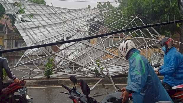Waspadai, Kini Depok Jadi Pusat Badai Skala Meso