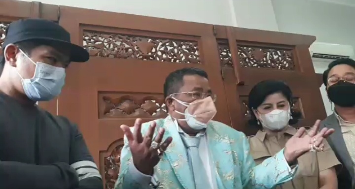 Hotman Paris  Menang Telak Lawan Hotma Sitompul