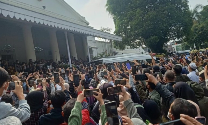 Takbir dan Tahlil Menggema di  Gedung Pakuan Iringi Jenazah Eril Menuju Peristirahatan Terakhir