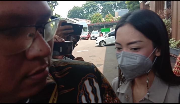 Ririn dan Aldi Ngacir Usai Sidang Cerai, Ini Persoalannya