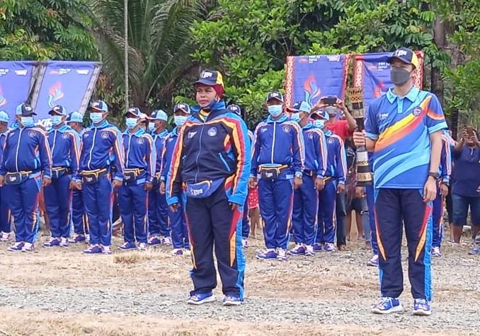 Tarian Hilare Menyambut Kirab Api PON XX 