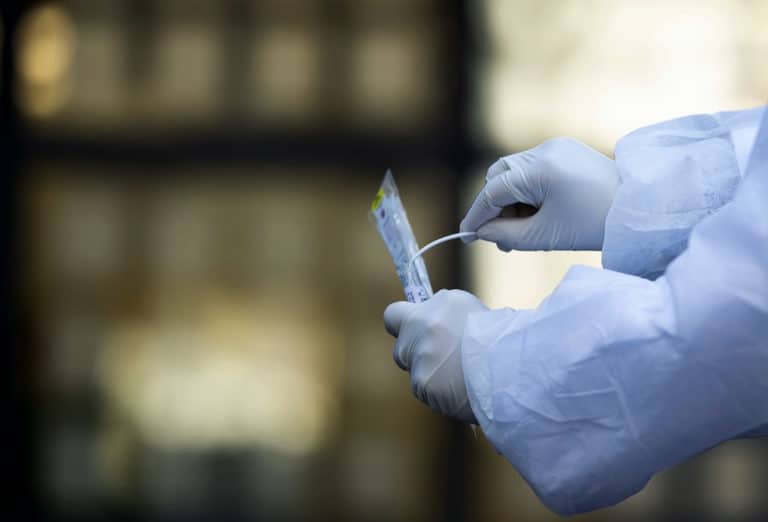 Inggris Kembangkan Tes Covid-19 dengan Air Liur