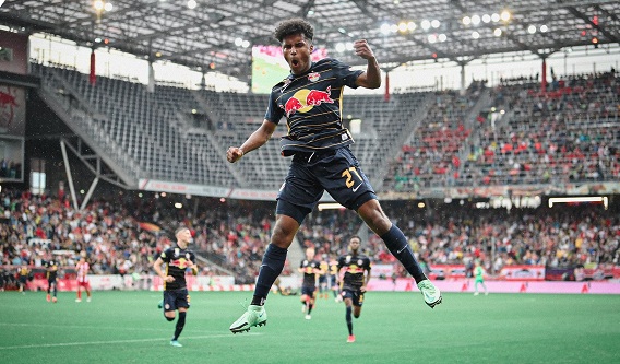 Dilirik Liverpool, Adeyemi Pilih ke Jerman