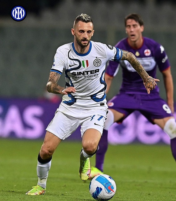 Dilirik MU dan Barca, Brozovic Tunda Negosiasi Kontrak Baru