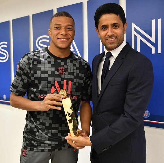 Mbappe Kasih Kode Bertahan di PSG?