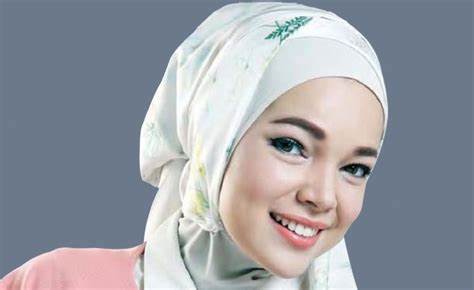 Ditanya Soal Momongan, Dewi Sandra Beri Jawaban Bijak yang Mengharukan