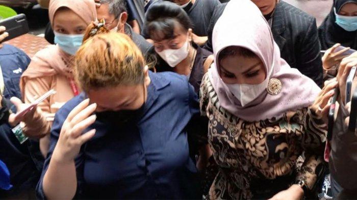 Dicecar 42 Pertanyaan, Putri Nia Daniaty, Olivia Tawarkan Berdamai Dengan Para Korban