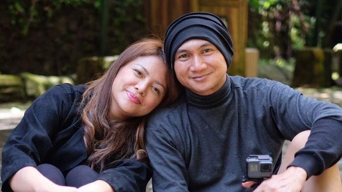 Setelah Jalani Rehabilitasi di RSKO, Anji Manji Bebas Dijemput Istri, Wina Natalia