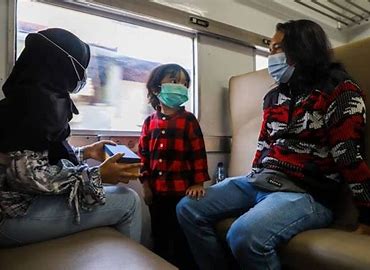 Hore! Anak di Bawah 12 Tahun Boleh Naik Kereta Api Lagi