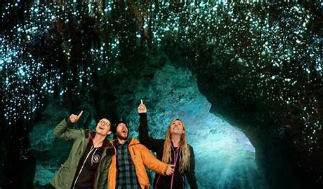 Menakjubkan! Indahnya Berwisata di Dalam Mulut Bumi