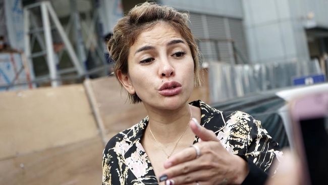 NIkita Mirzani Persilahkan Orang Melaporkan Videonya yang Diduga Menghina Bacaan Salat