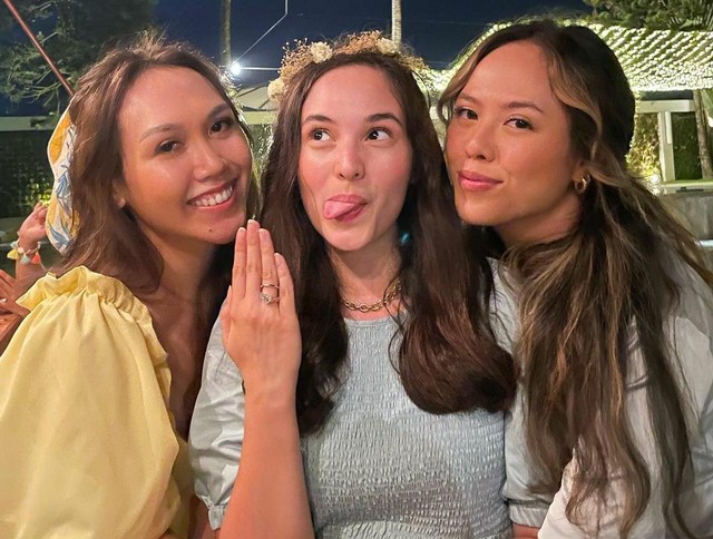 Setelah Dua Tahun Pacaran, Chelsea Islan Dilamar Rob Clinton Kardinal