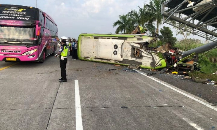 Ditlantas Polda Jatim Datangkan TAA saat Olah TKP Laka Bus Ardiansyah di Tol Sumo