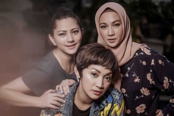 Lepas Dari Gosip Ariel, Dina Lorenza Rindu Seorang Pria