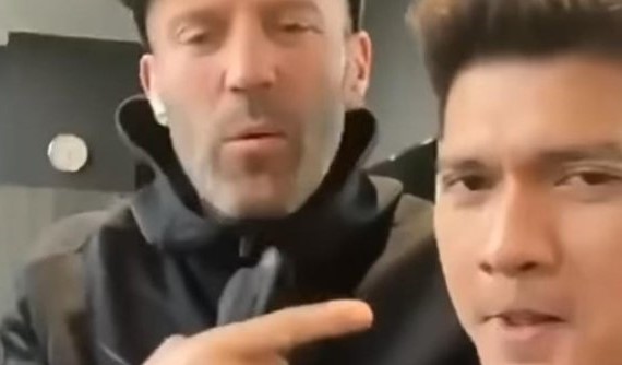 Iko Uwais Pamer Foto dengan Jason Statham