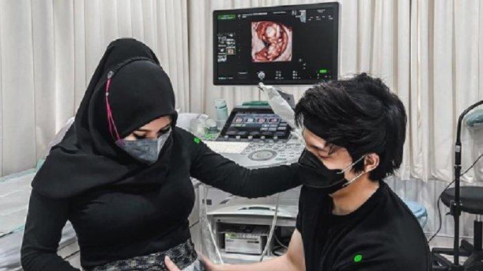 Aurel Hermansyah Mulai Merasakan Sang Calon Baby Menendang