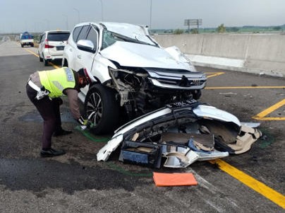 Ditlantas Polda Jatim: Diperkirakan Kecepatannya Mobil 100 Km/Jam