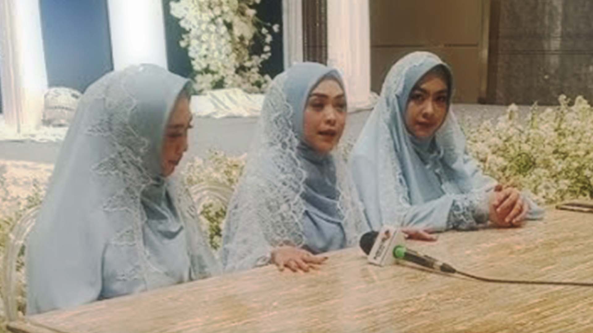Momen Haru Ria Ricis di Acara Pengajian Jelang Pernikahan