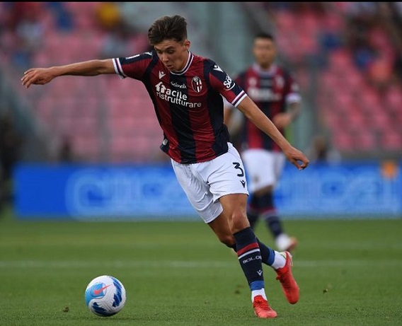 Bek Muda Bologna Ini Berhasil Menggoda Milan