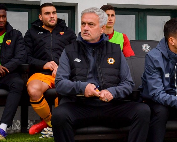 Roma Harus Percaya Pada Mourinho