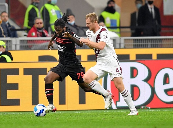 Madrid Coba Bajak Kessie dari Milan