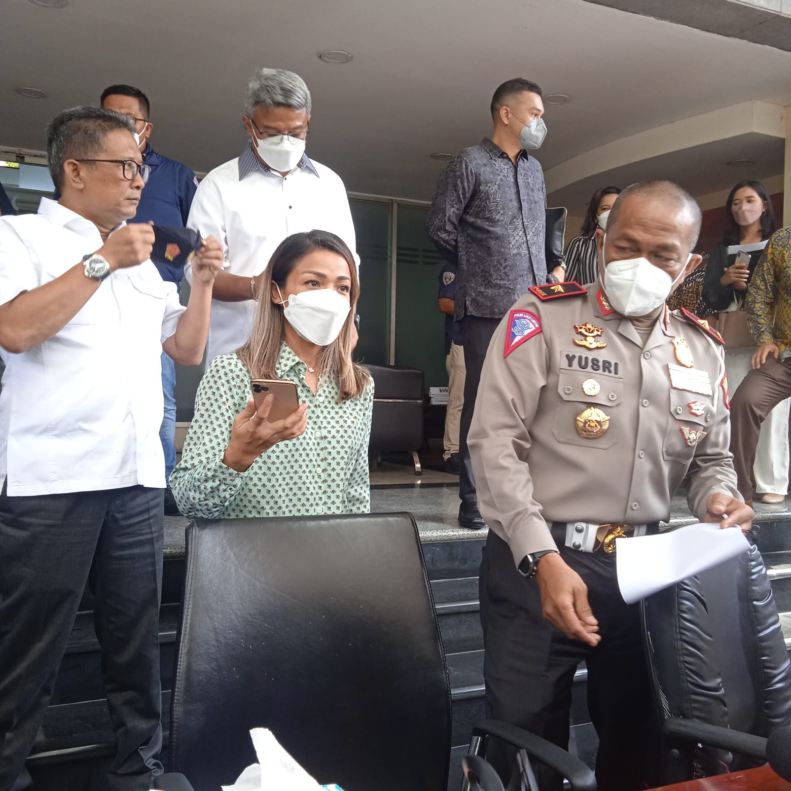 Kekesalan Nirina Zubir Saat Ditatap Bengis Mantan ART Keluarganya