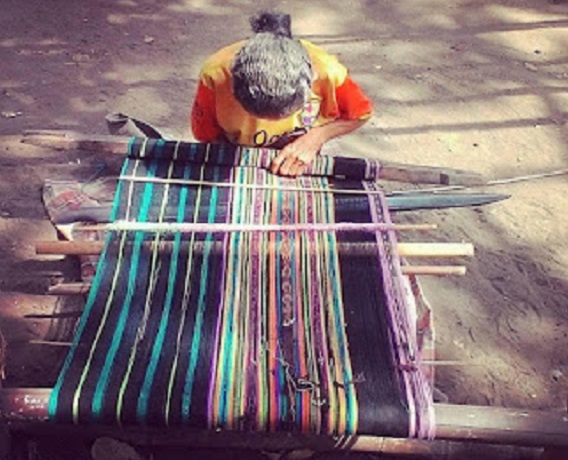 Kerajinan Tenun Ikat Kepala, Jadi Andalan Komuditi Perempuan Kedang