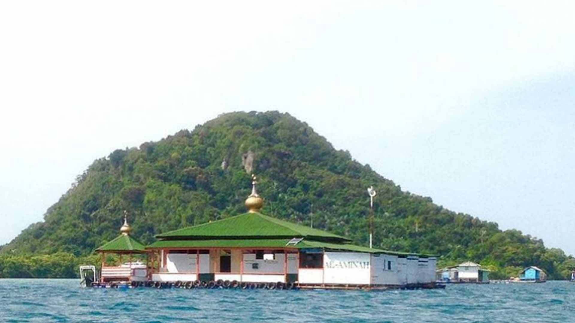 Wisata Religi di Pantai Sari Ringgung 