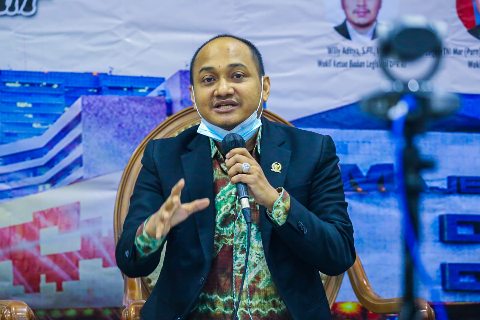 Lemahkan Civil Society, Oligarki Sangat Berbahaya