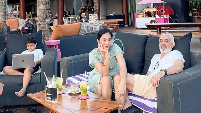 Dinikahi Pria Tua, Bunga Zainal: Karena Dia Kaya Makanya Gue Mau Menikah